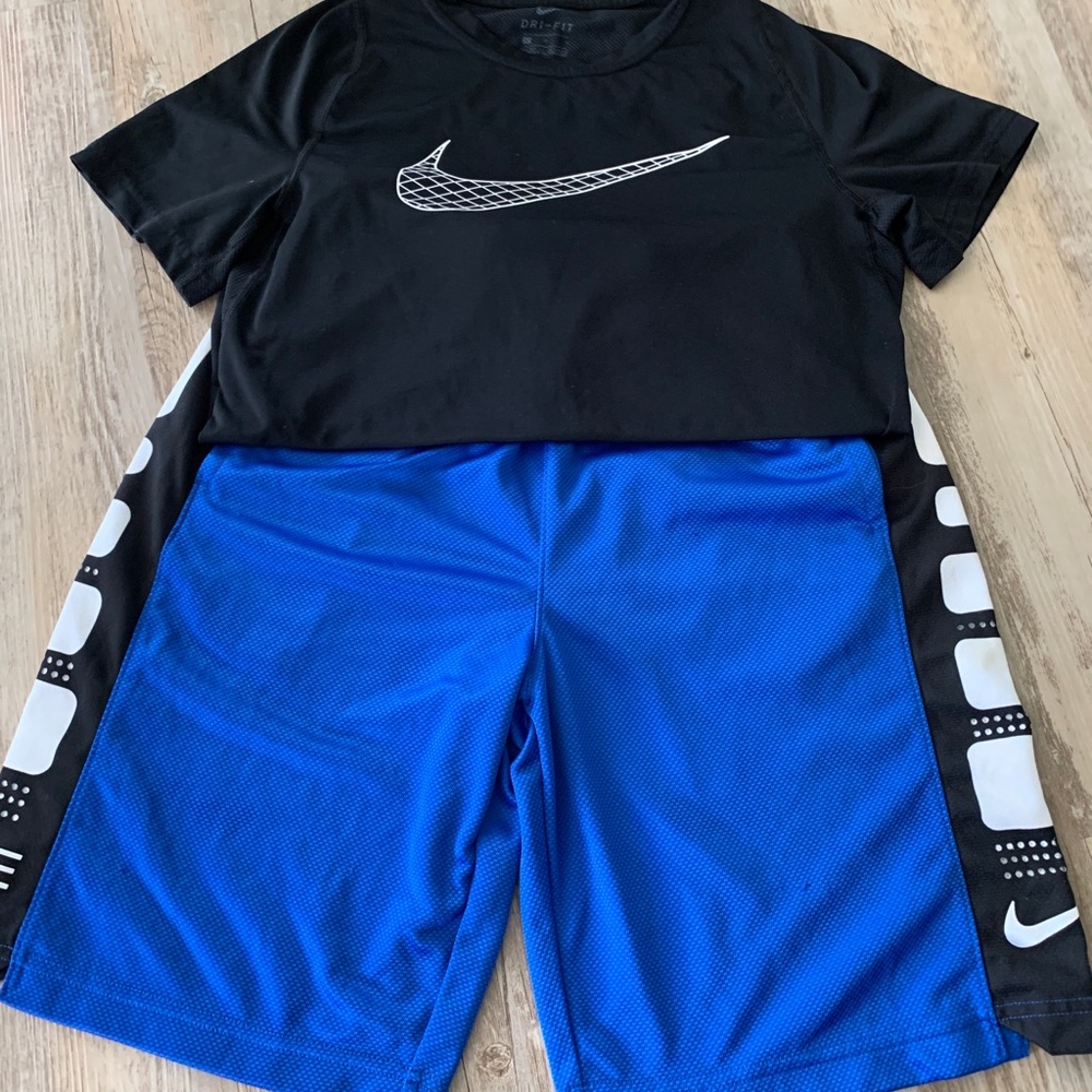 Boys Nike shirt and shorts size large